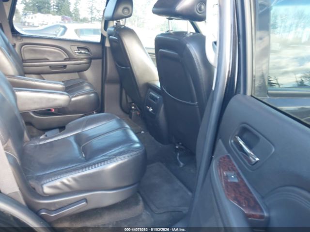 GMC Yukon Denali Image 7