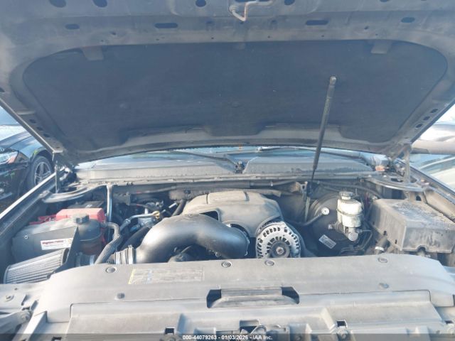 GMC Yukon Denali Image 10