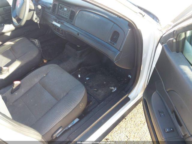 Ford Crown Victoria Police Interceptor Image 5