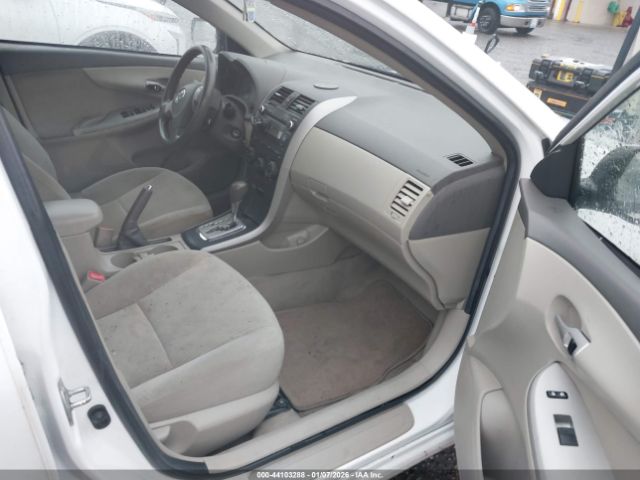 Toyota Corolla Le Image 12