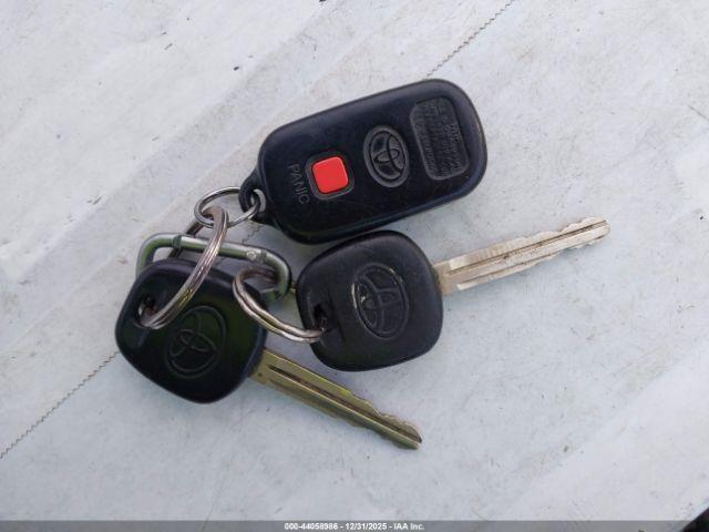 Toyota Matrix Xr Image 13