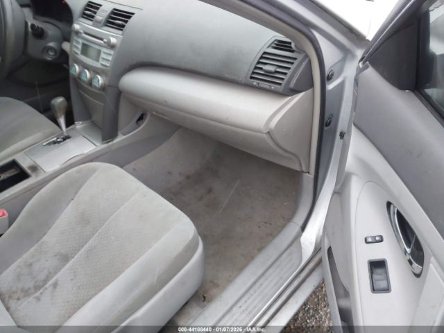 Toyota Camry Le V6 Image 3