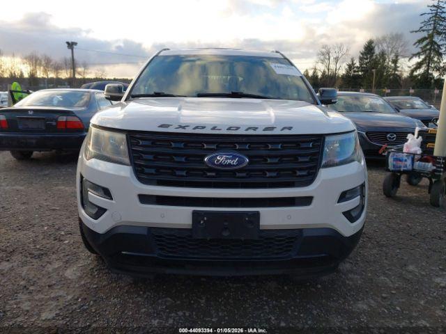Ford Explorer Sport Image 16