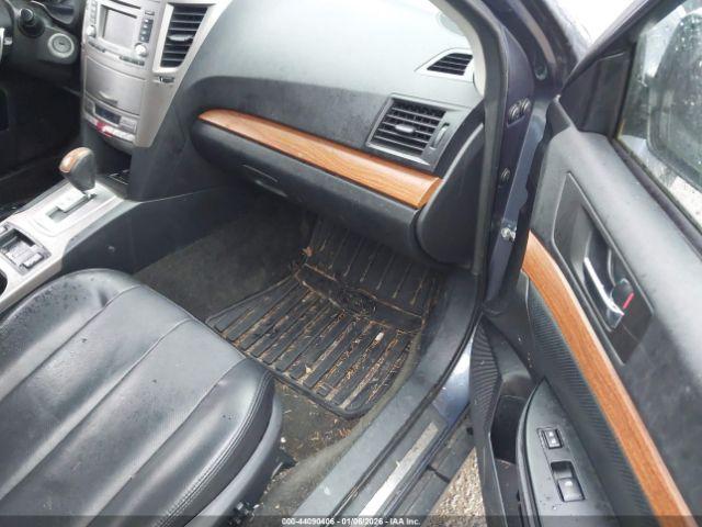 Subaru Outback 2.5i Limited Image 6
