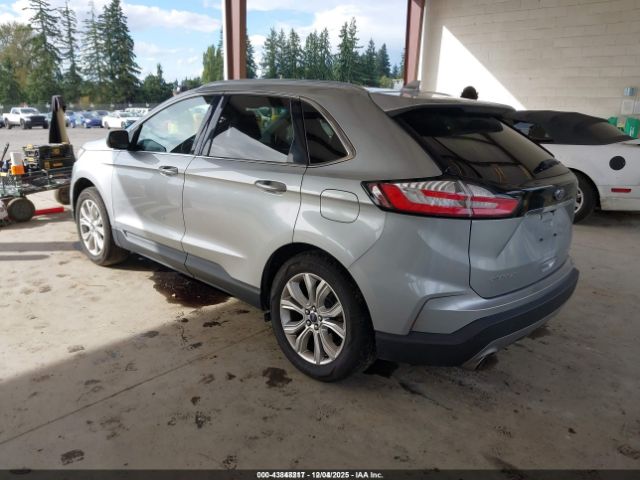 Ford Edge Titanium Image 3