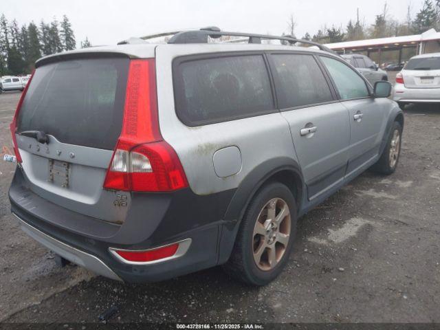 Volvo XC70 3.2 Image 2