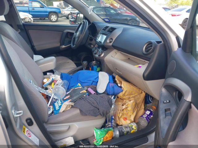 Toyota RAV4 Base V6 Image 5