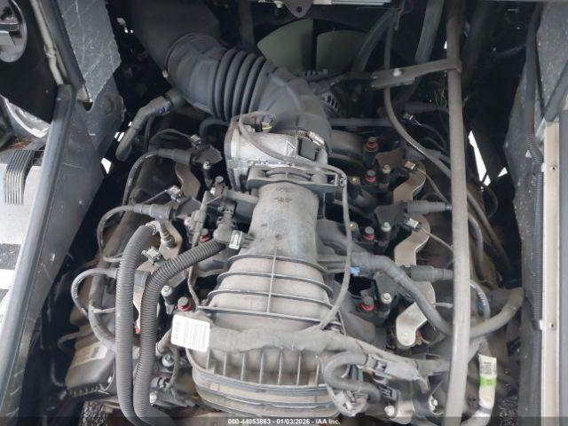 Ford E-450 Image 16