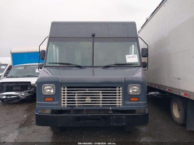 Ford E-450 Image 10