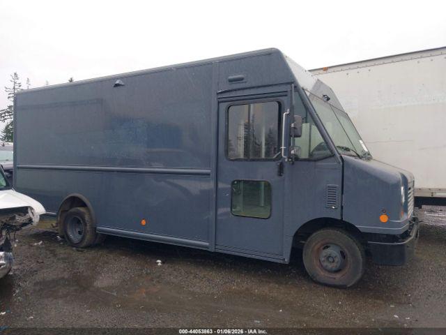 Ford E-450 Image 17