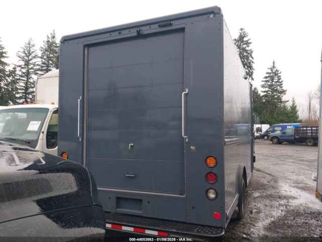 Ford E-450 Image 18