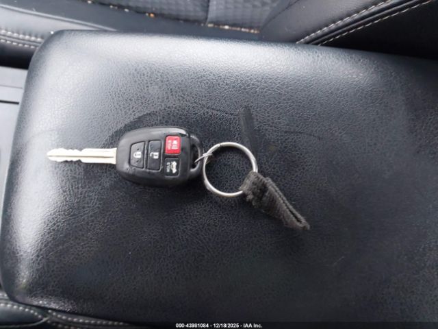 Toyota Camry Se Image 9