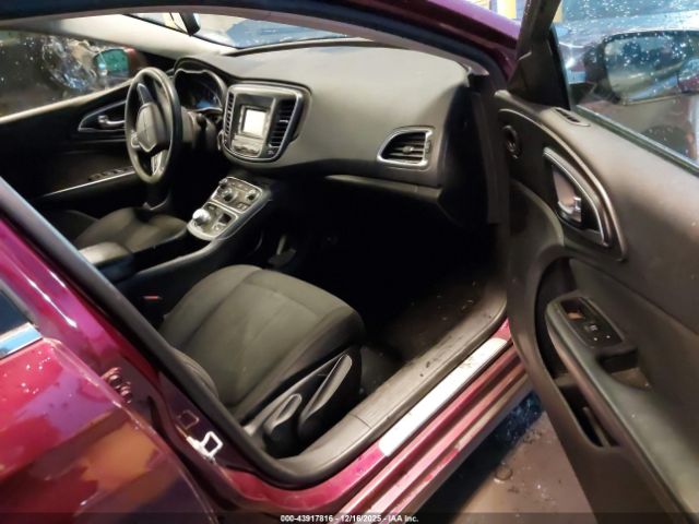 Chrysler 200 Limited Image 14