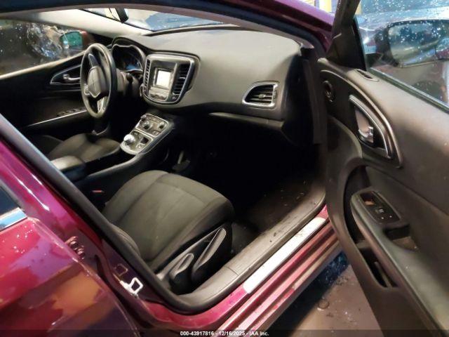 Chrysler 200 Limited Image 14