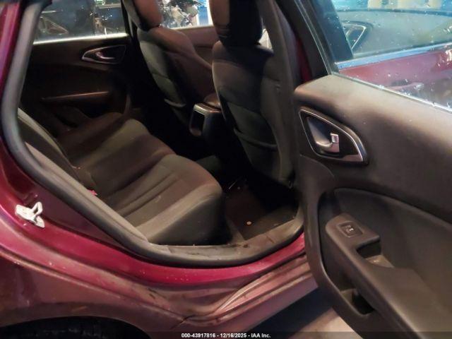 Chrysler 200 Limited Image 10