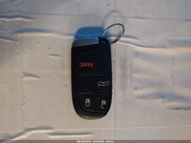 Chrysler 200 Limited Image 3