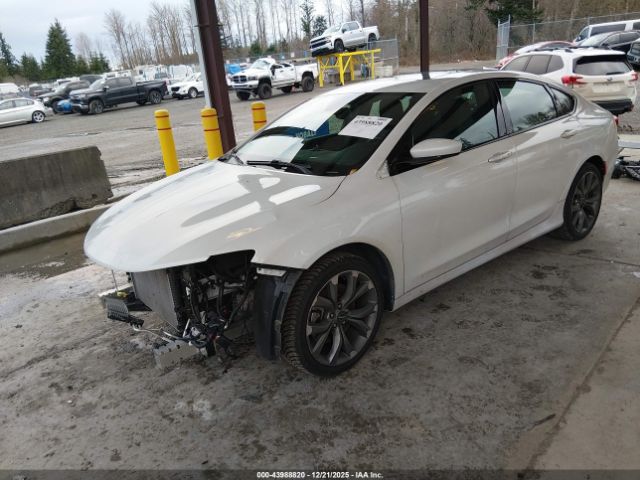 Chrysler 200 S Image 2