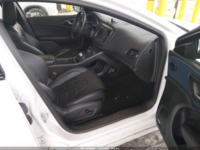 Chrysler 200 S Image 4