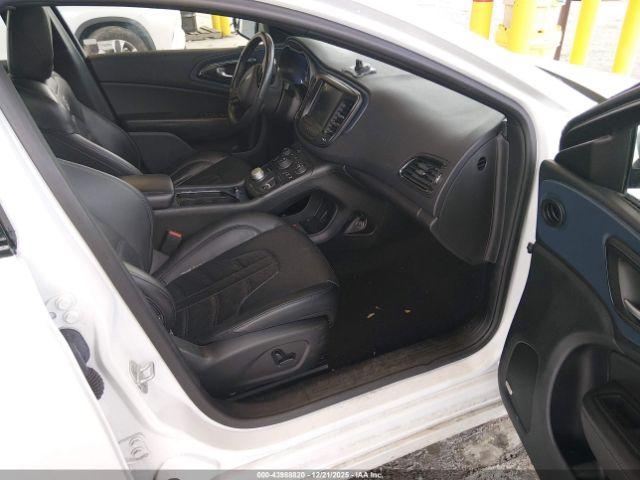 Chrysler 200 S Image 4