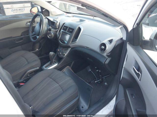 Chevrolet Sonic Lt Auto Image 2