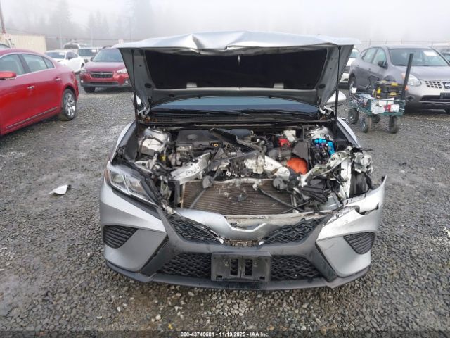 Toyota Camry Se Image 17