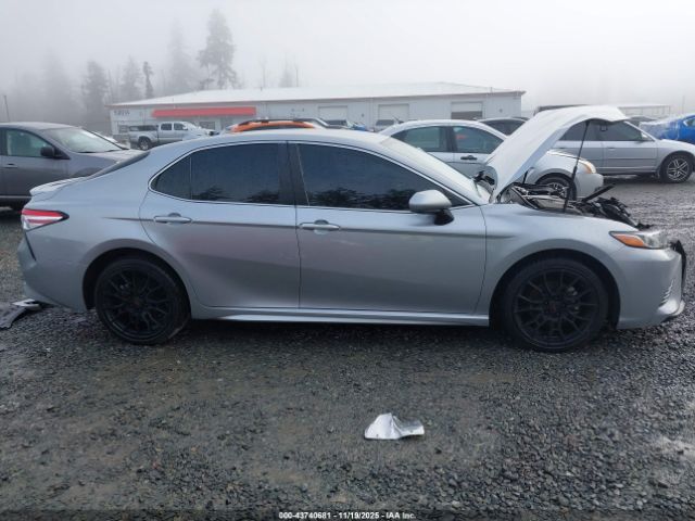 Toyota Camry Se Image 15