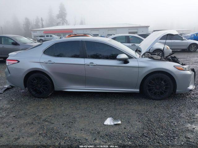 Toyota Camry Se Image 15