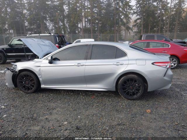 Toyota Camry Se Image 2