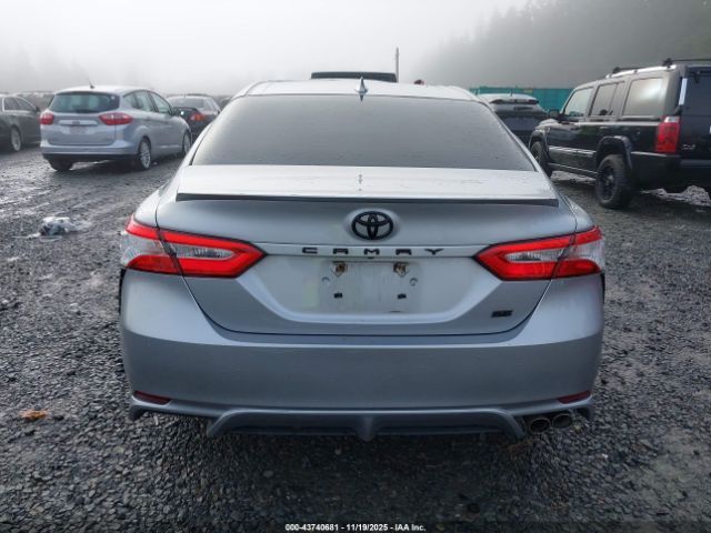 Toyota Camry Se Image 6